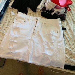 American Eagle White Jean Skirt Size 6.